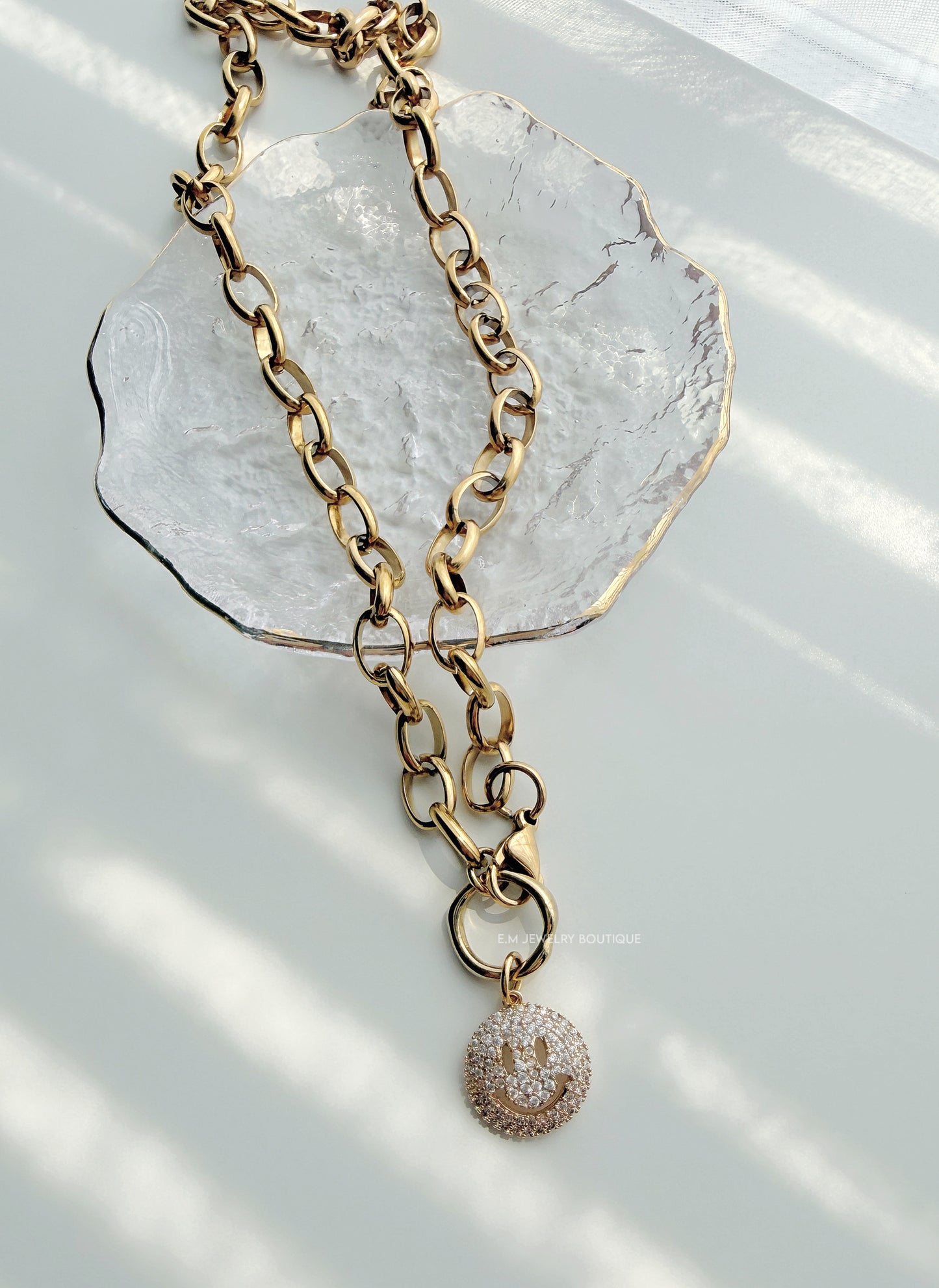 HAPPY FACE NECKLACE