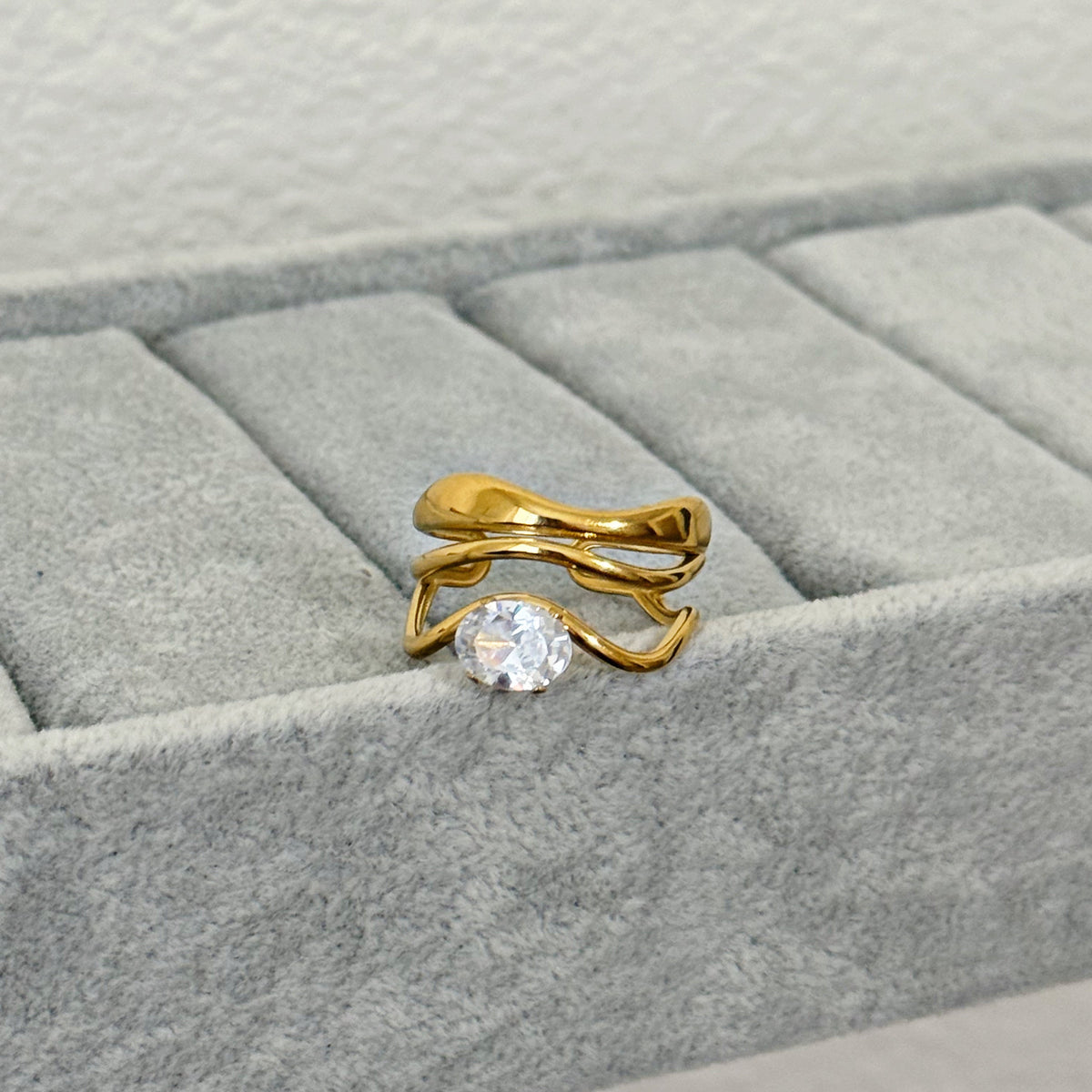 WAVY ZIRCONIA RING