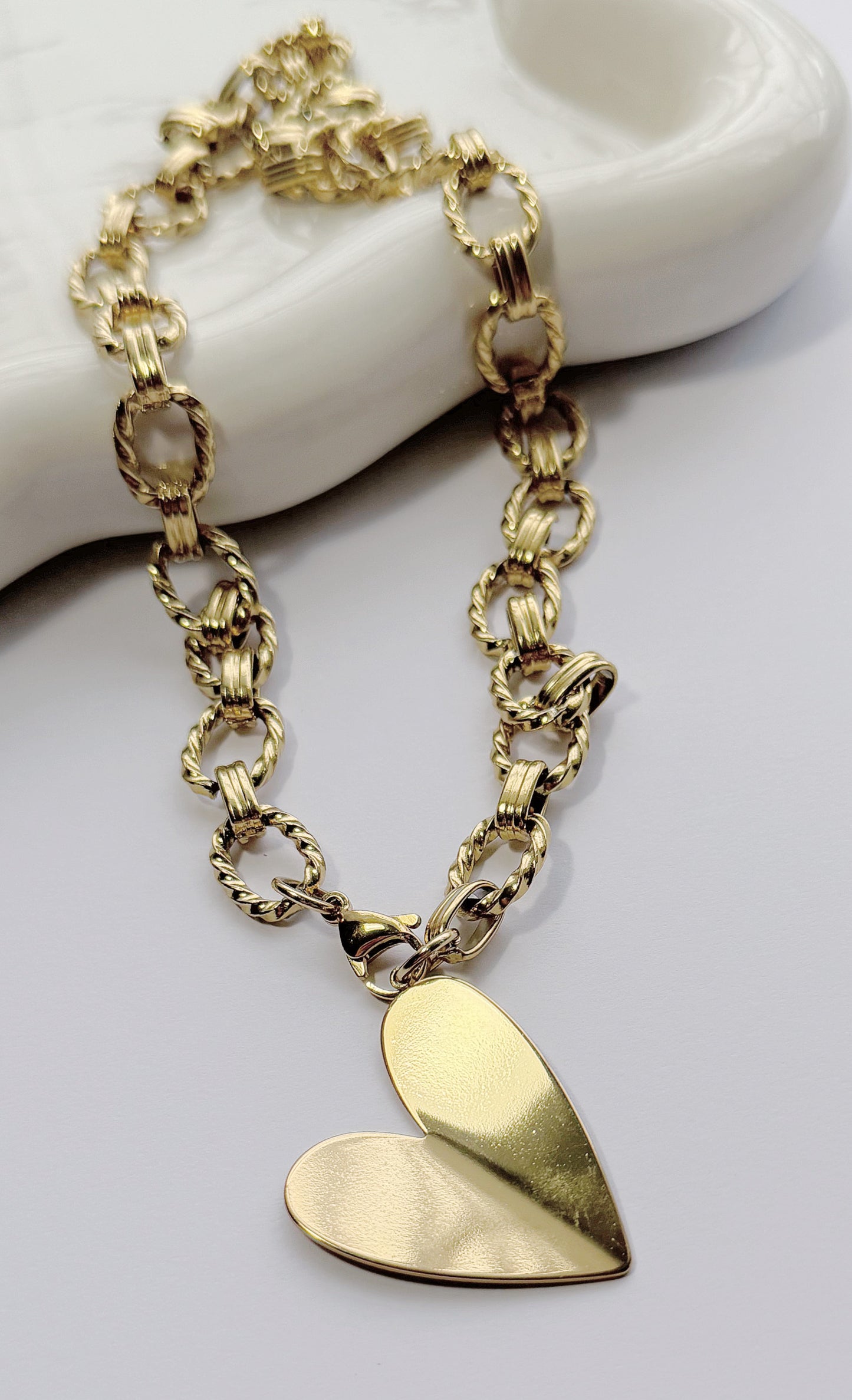 GOLDEN HEART NECKLACE