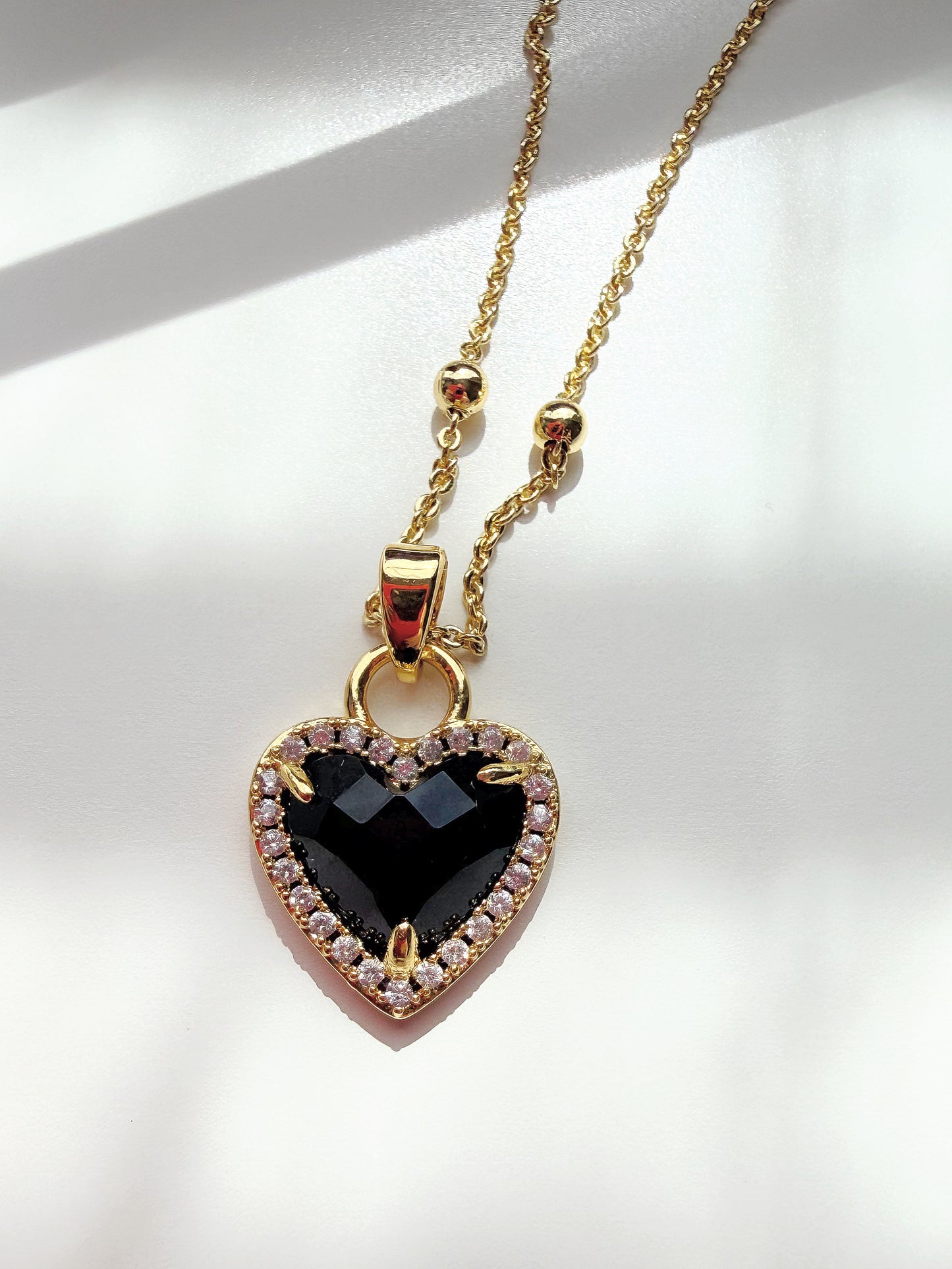 BLACK HEART ZIRCON NECKLACE
