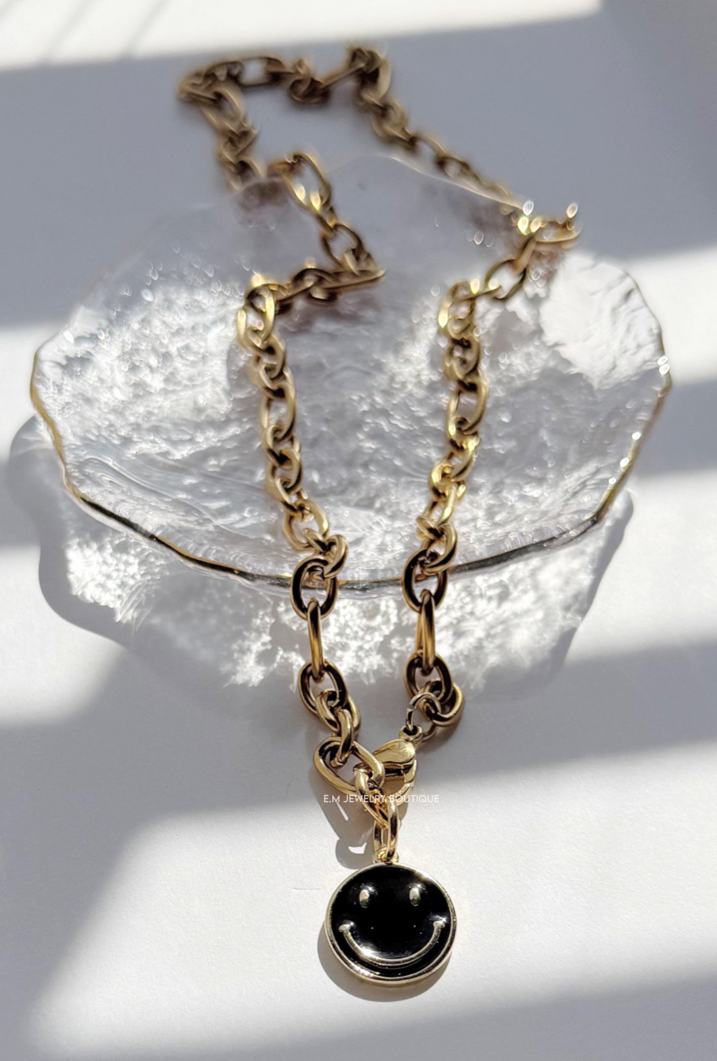 BLACK HAPPYFACE NECKLACE