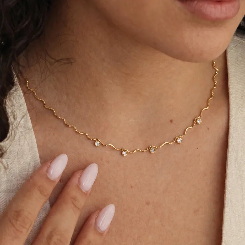 WAVY ZIRCON NECKLACE