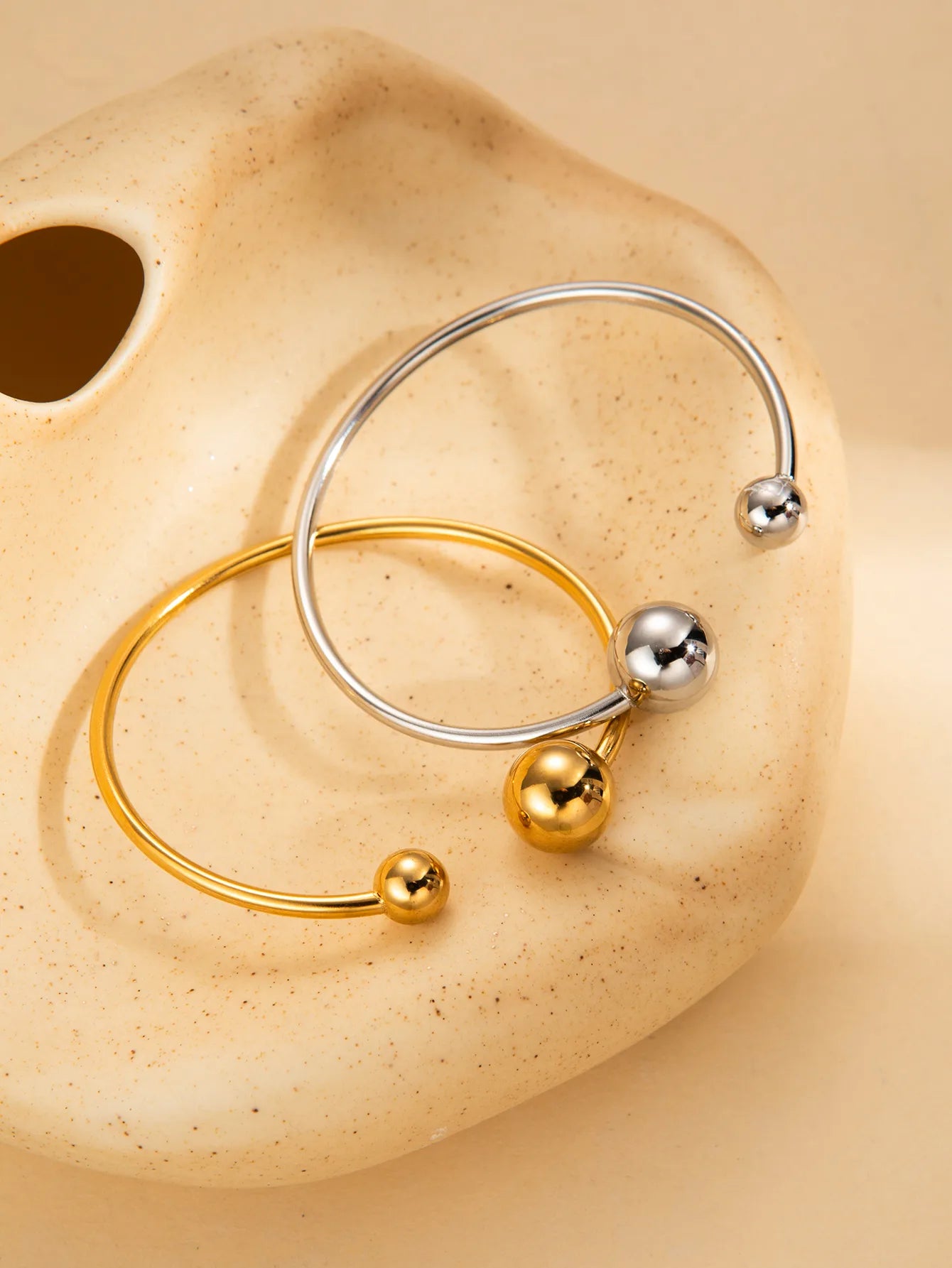 BALL BANGLE