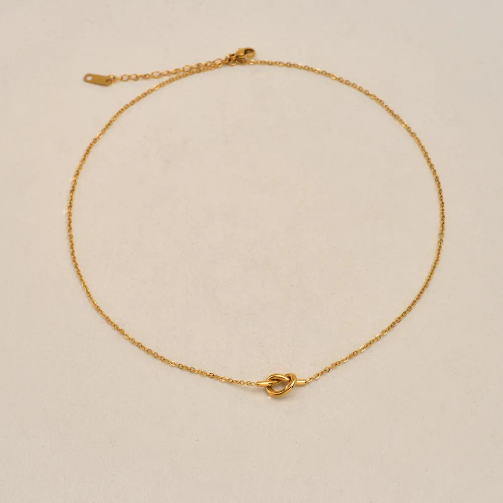 KNOT NECKLACE