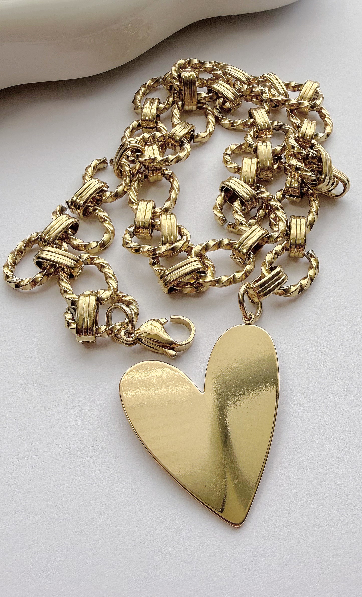 GOLDEN HEART NECKLACE