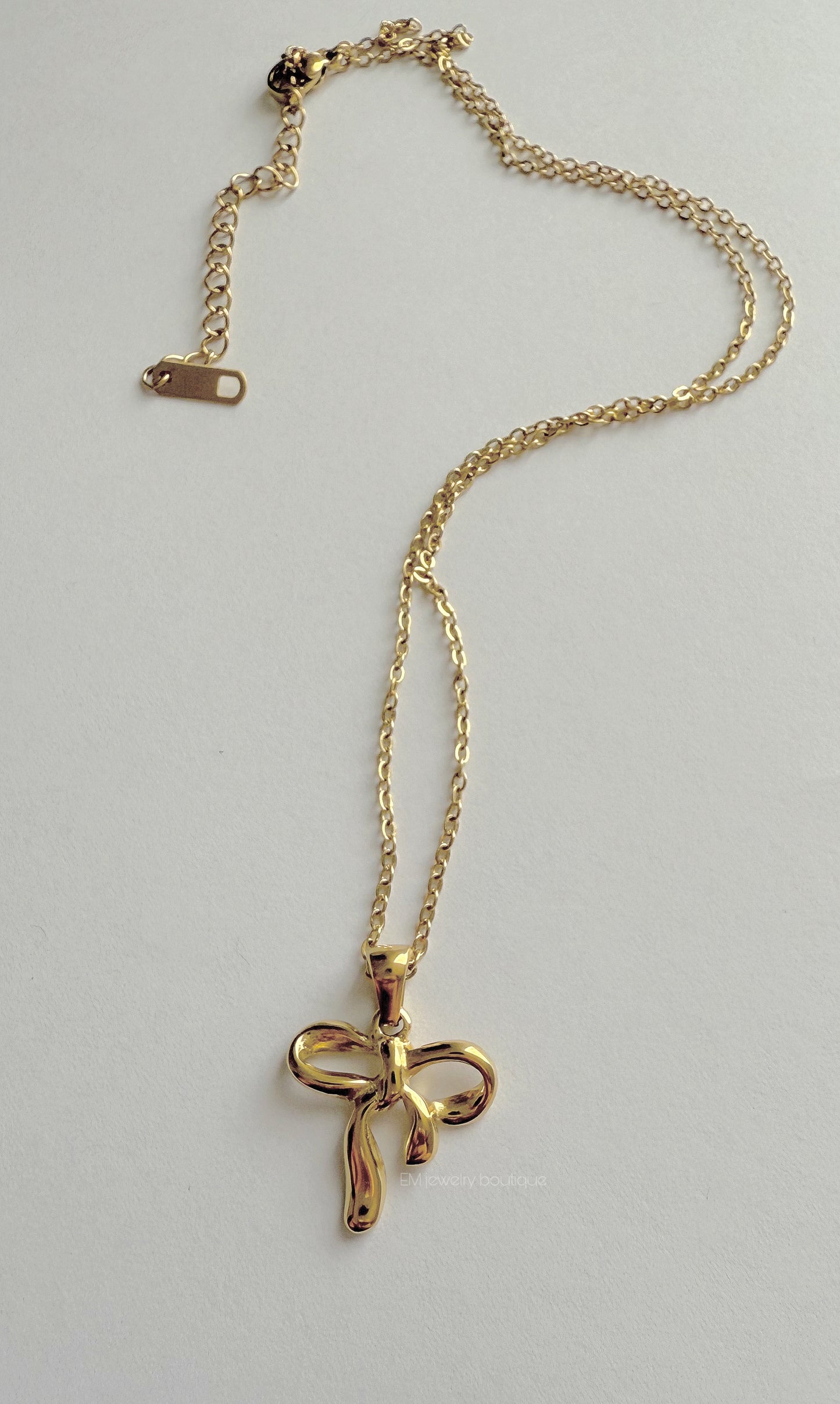 Bow Necklace