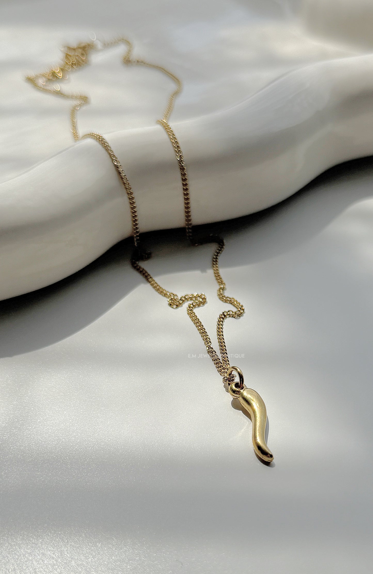 GOLD CHILI NECKLACE