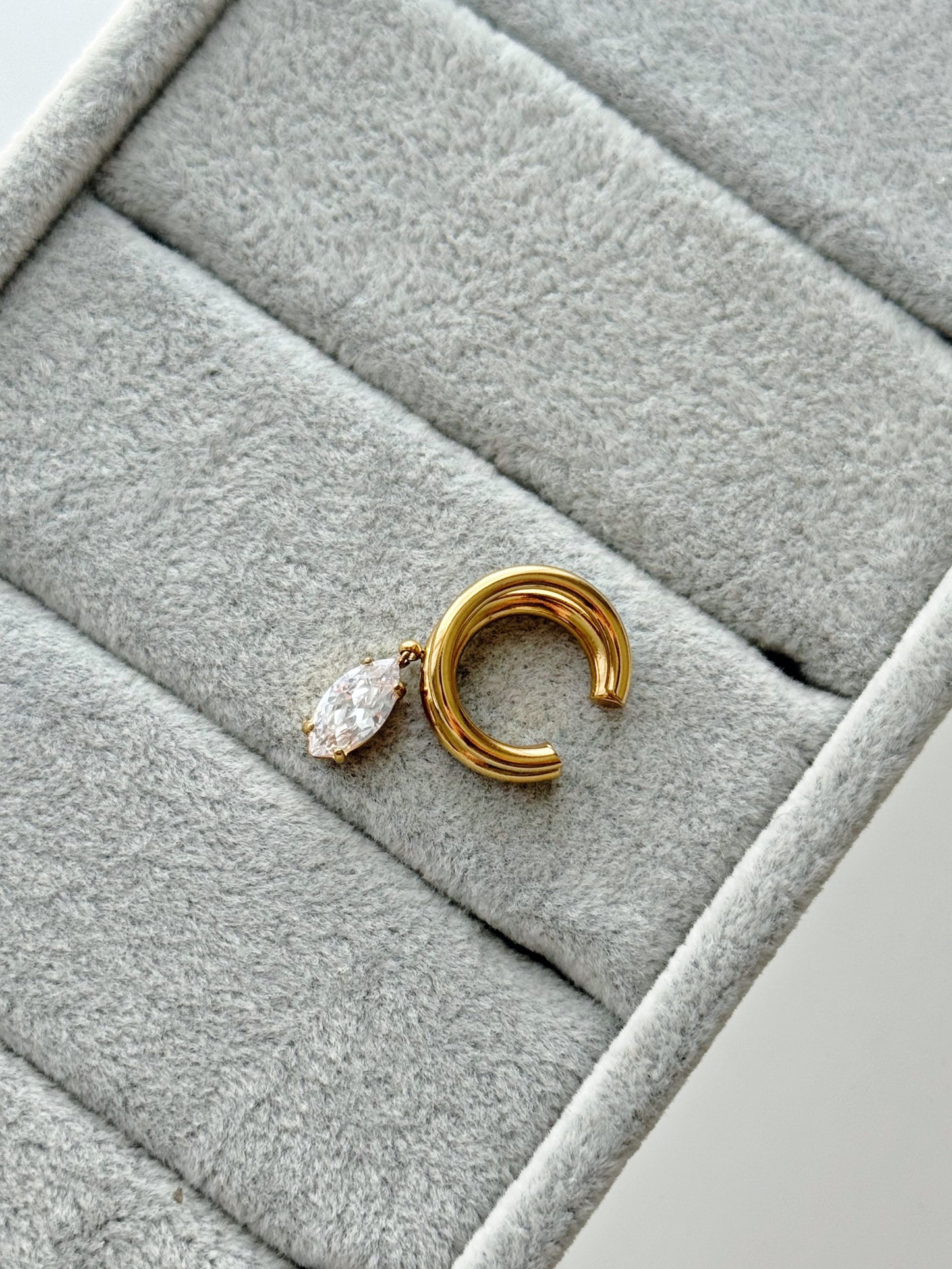 LUXUR EARCUFFS
