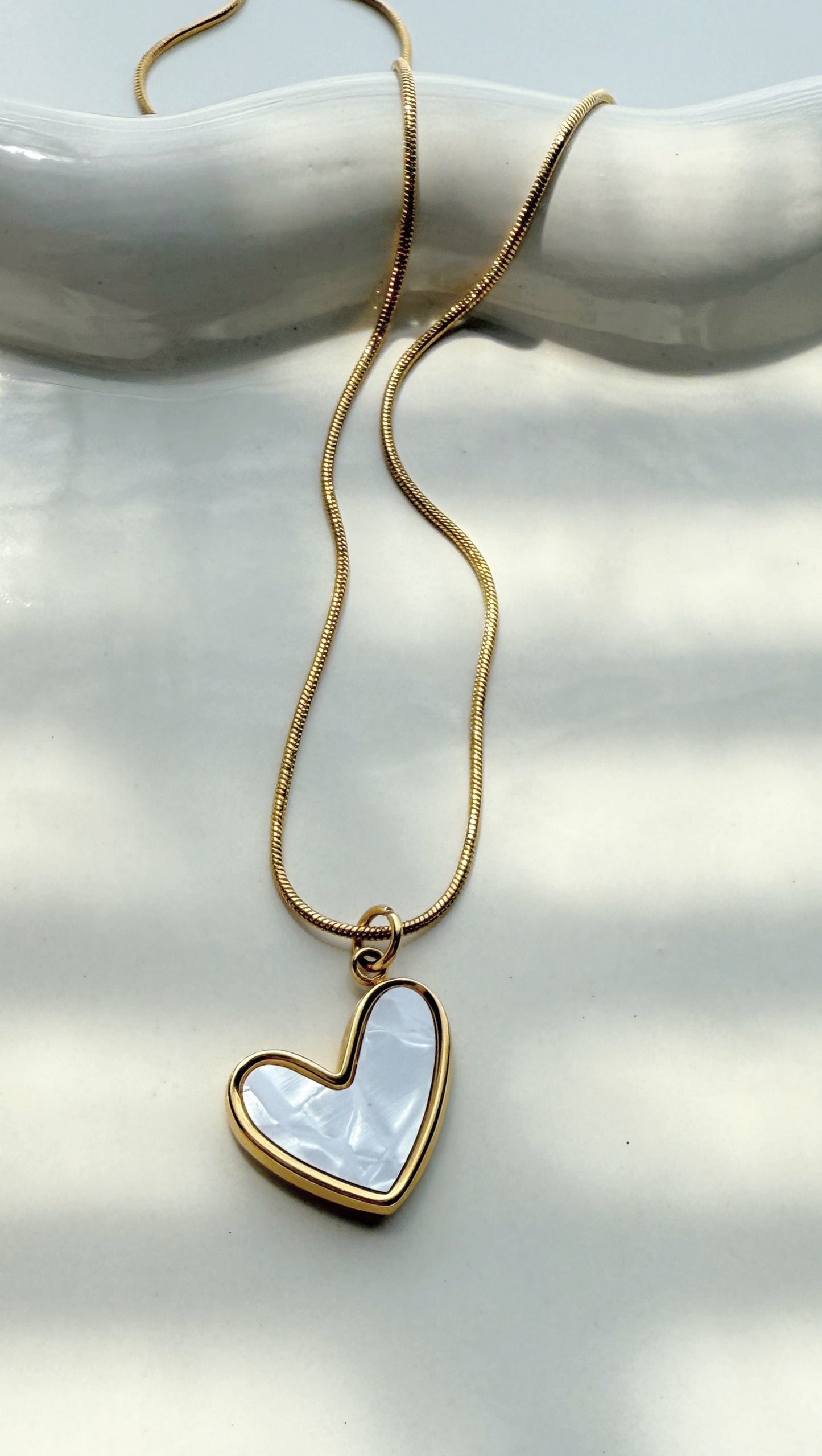 WHITE HEART NECKLACE