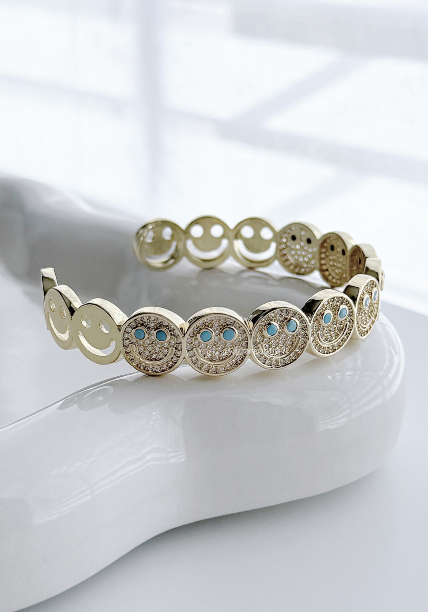 HAPPY FACE BANGLE