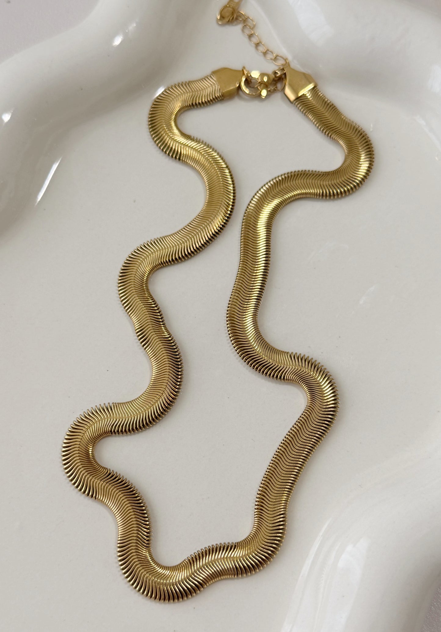 SNAKE NECKLACE
