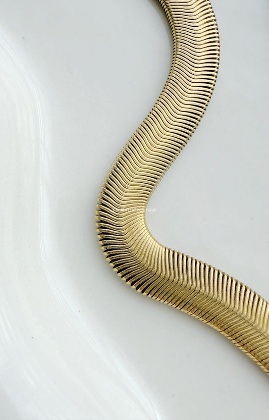 SNAKE PLUS NECKLACE