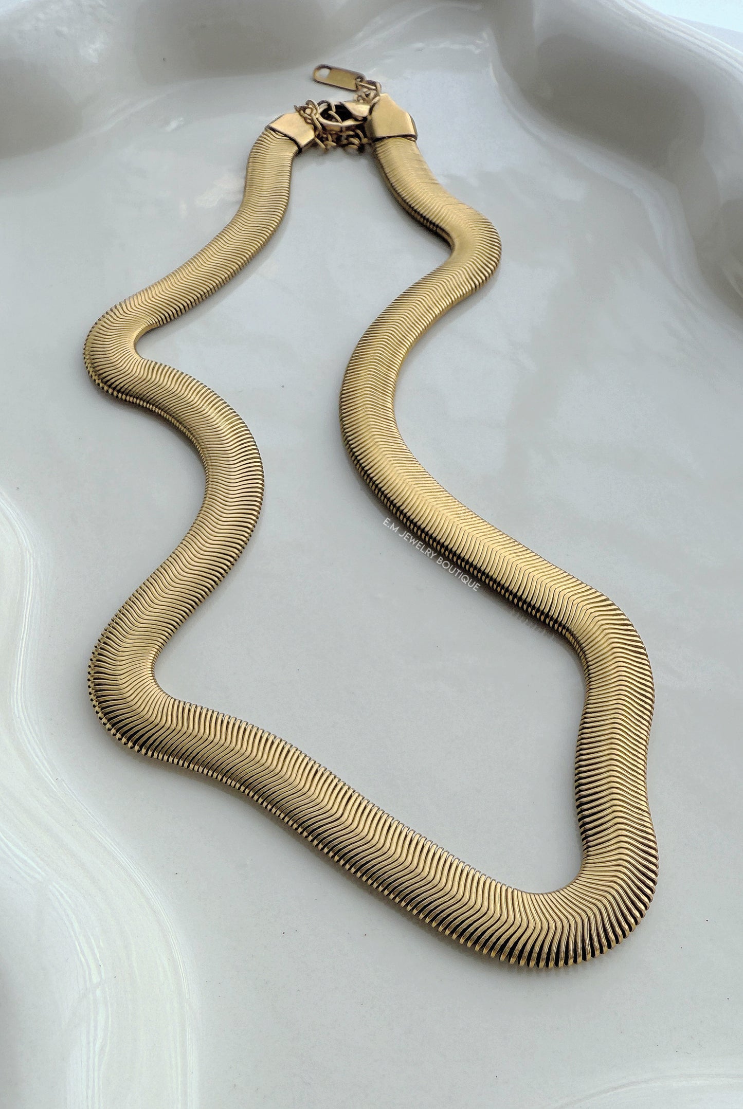 SNAKE PLUS NECKLACE