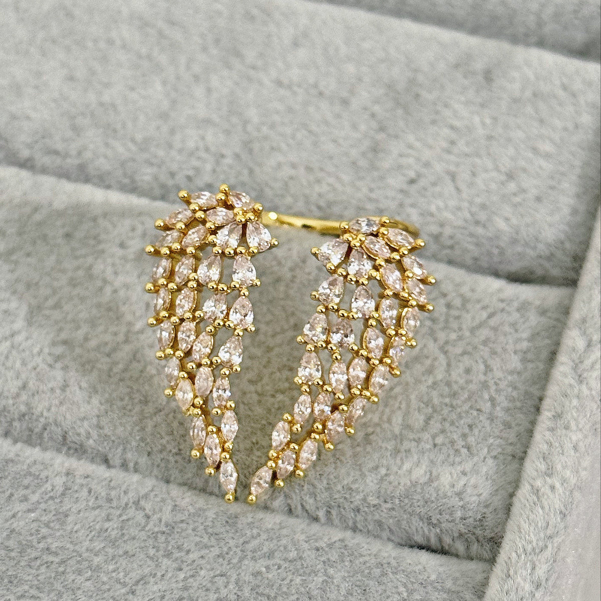 WINGS ZIRCONIA RING