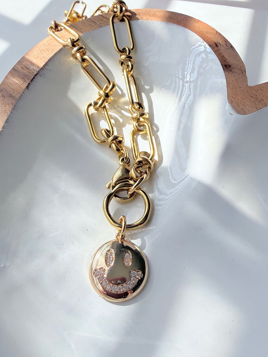 HAPPY FACE NECKLACE