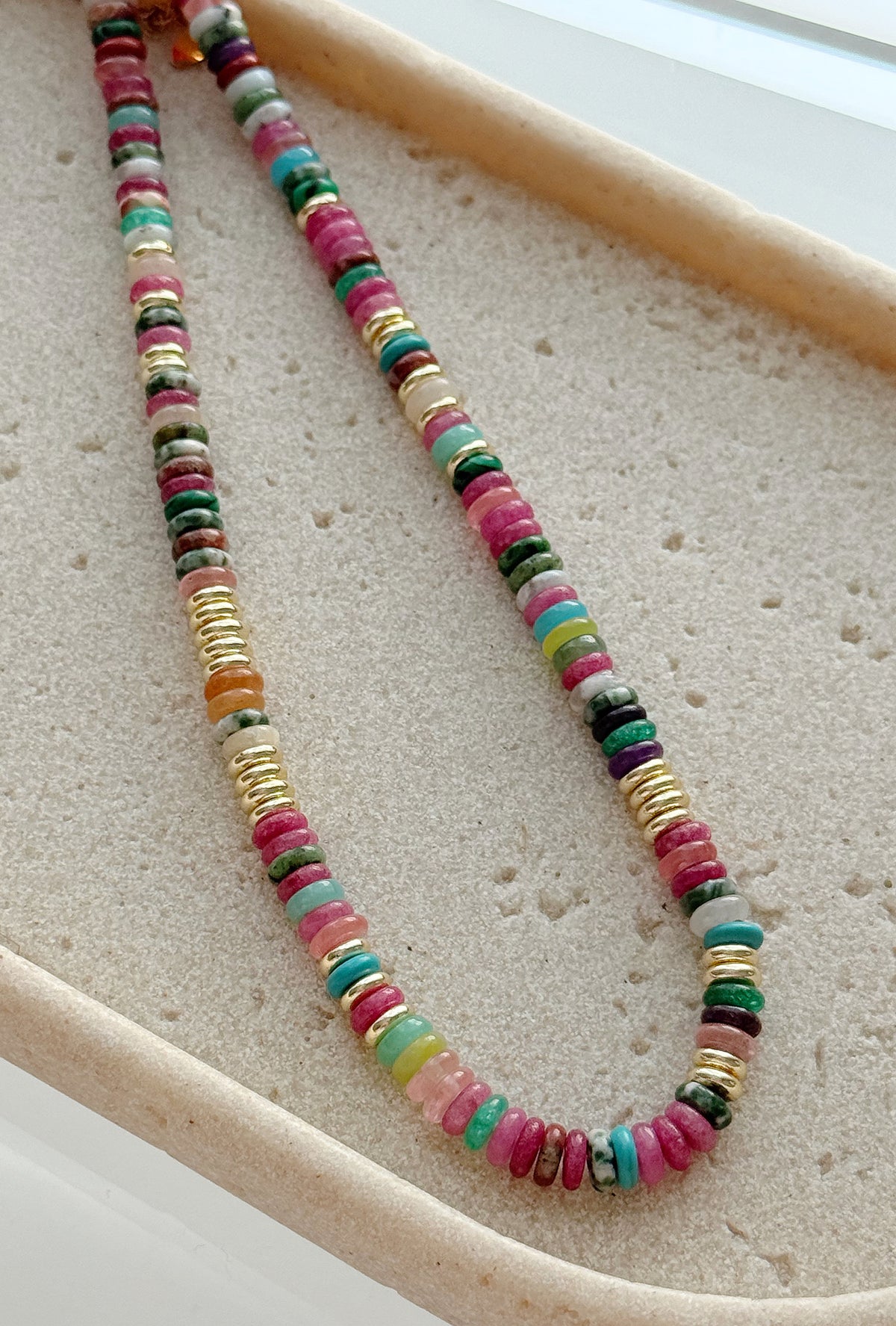 COLORFUL STONE NECKLACE