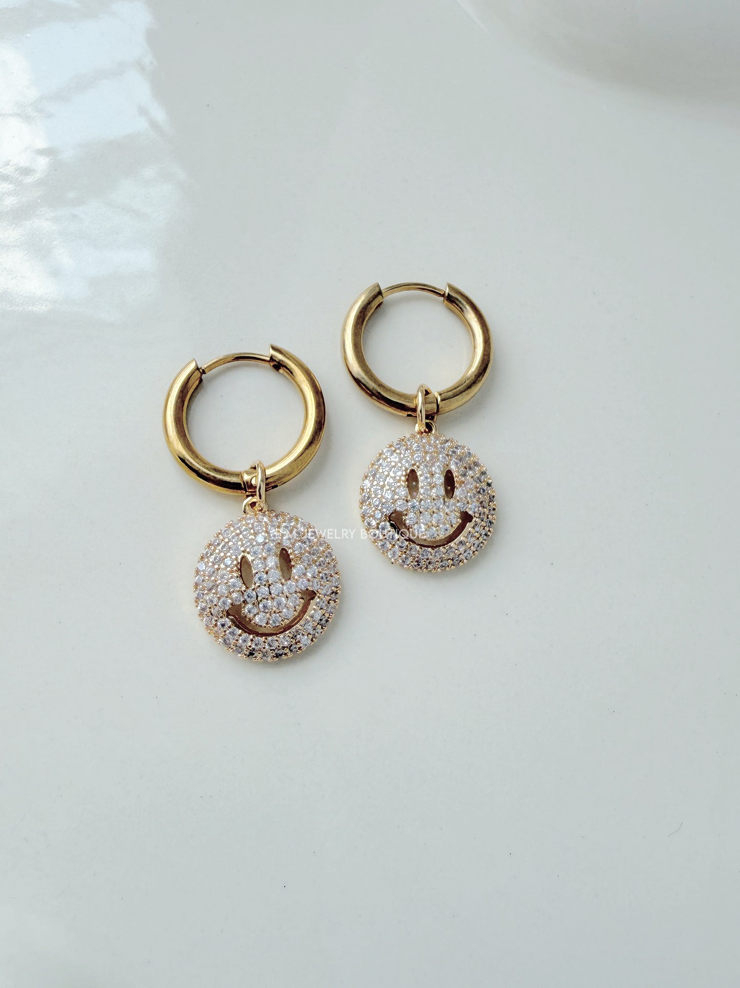 HAPPY FACE HOOPS