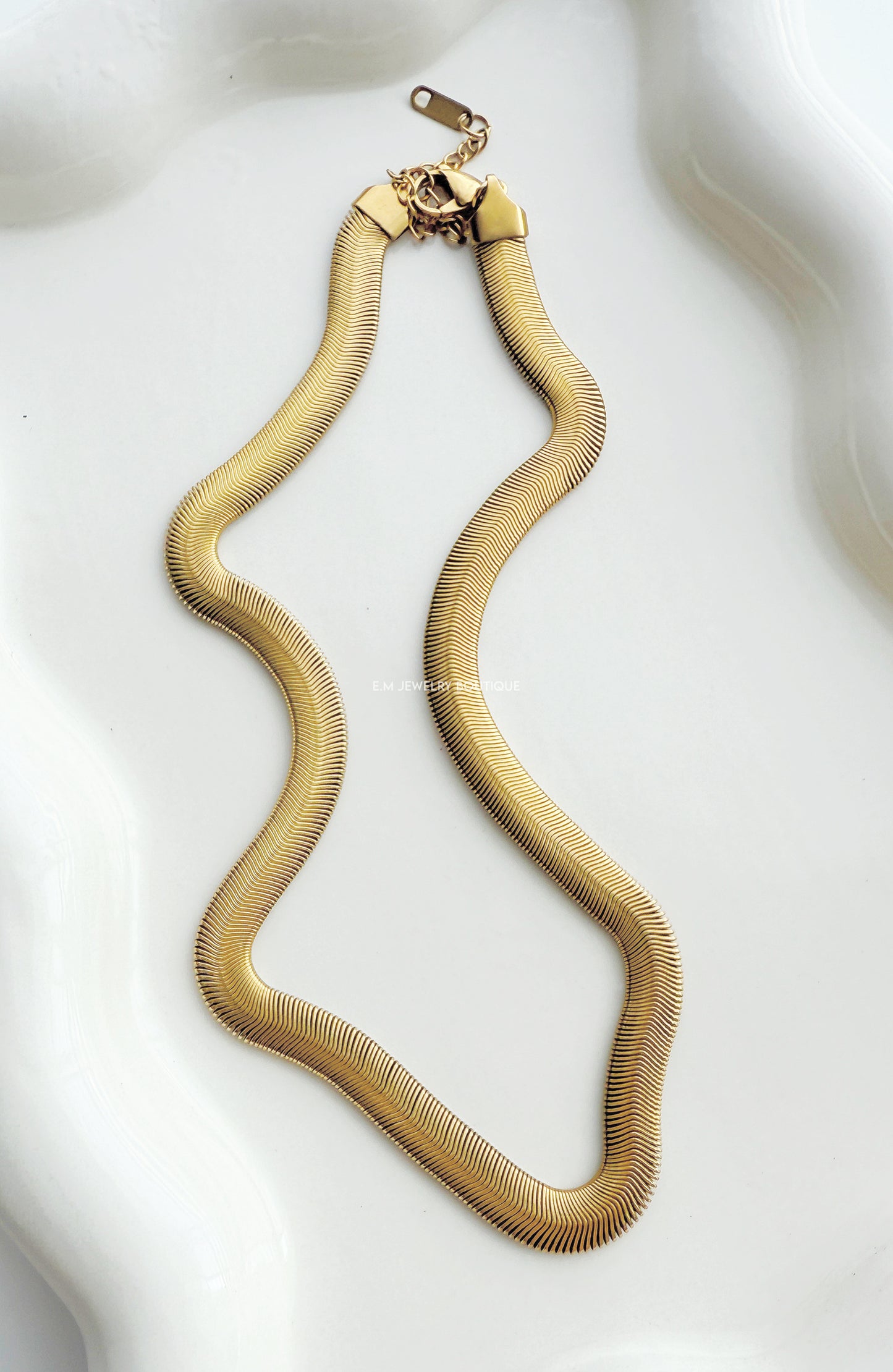 SNAKE PLUS NECKLACE
