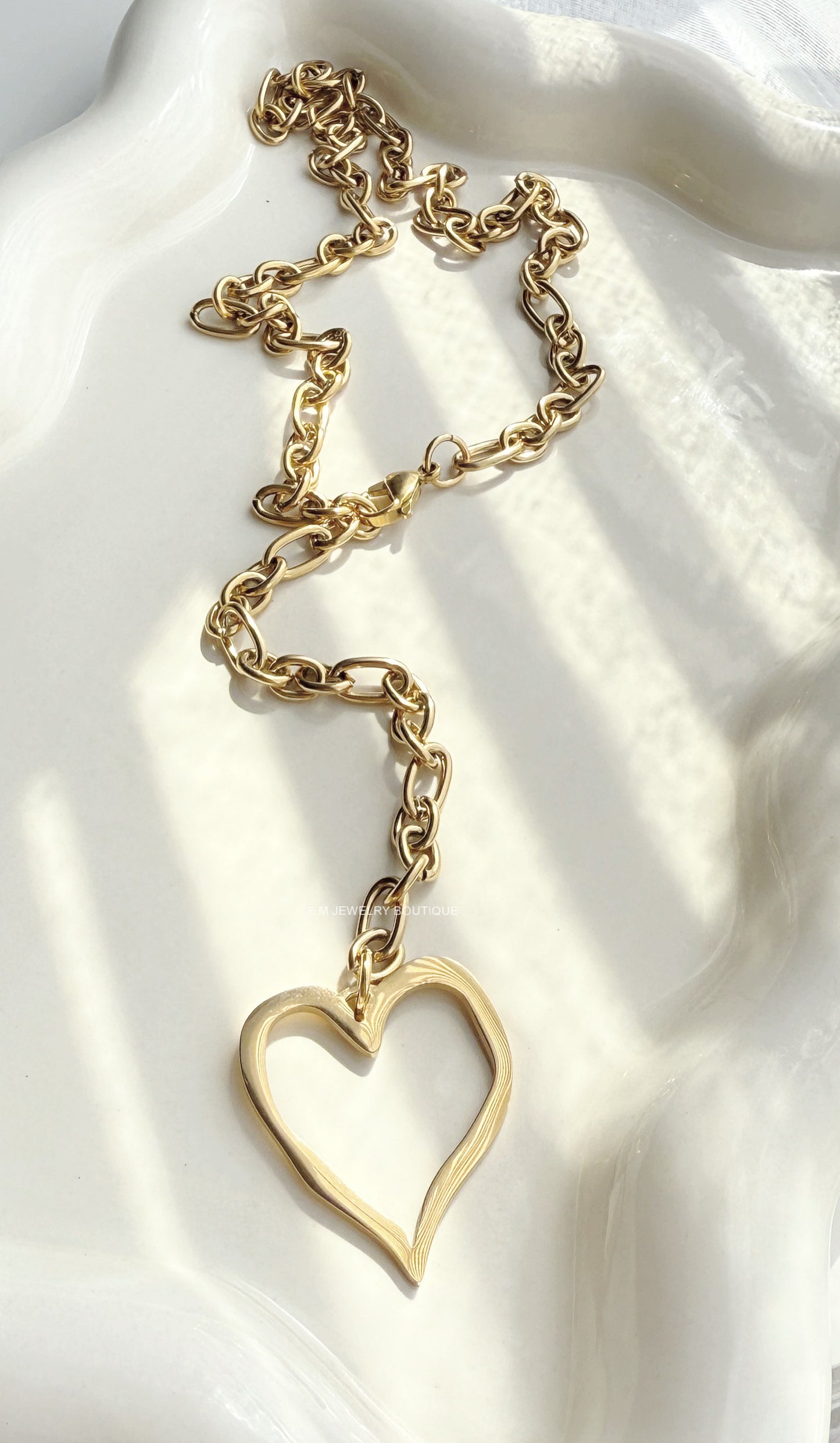 GOLD HEART NECKLACE