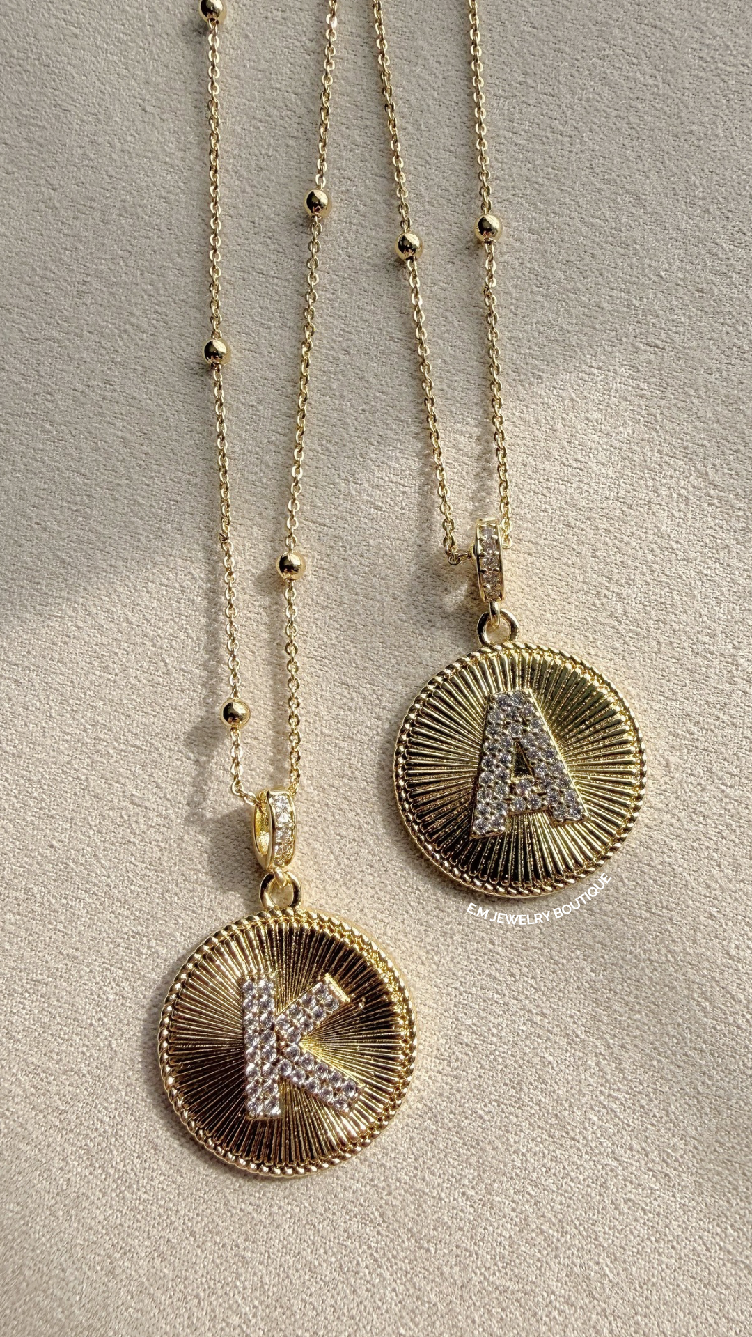 ROUND INITIAL NECKLACE