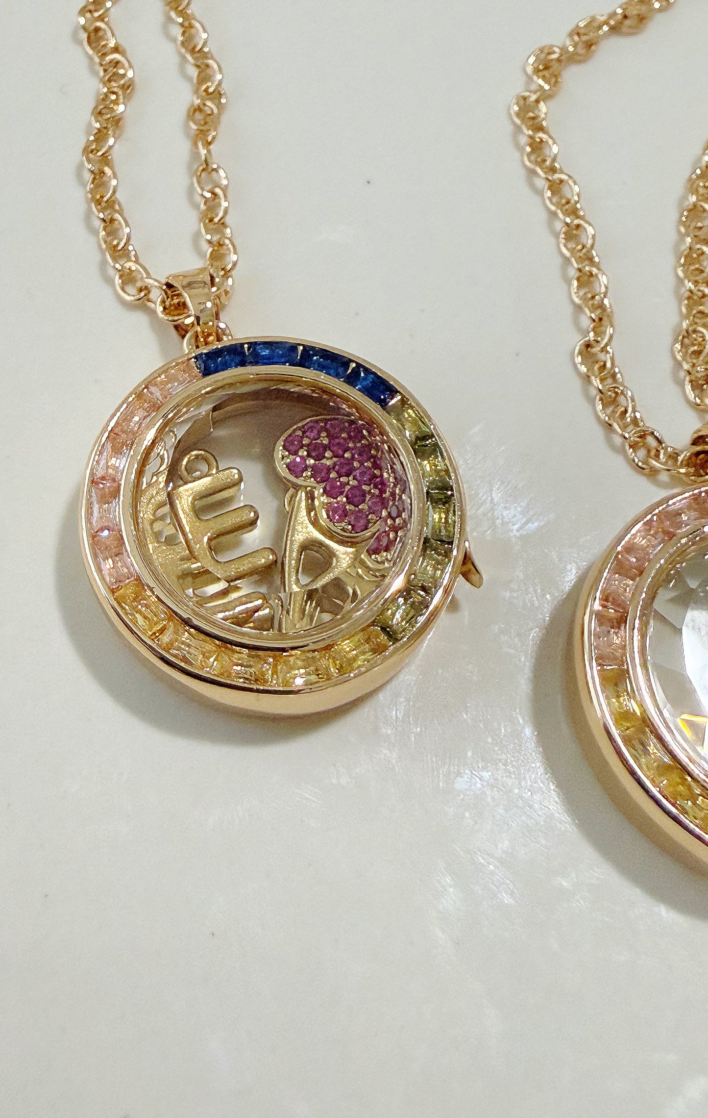 ROUND COLORFUL PENDAND NECKLACE
