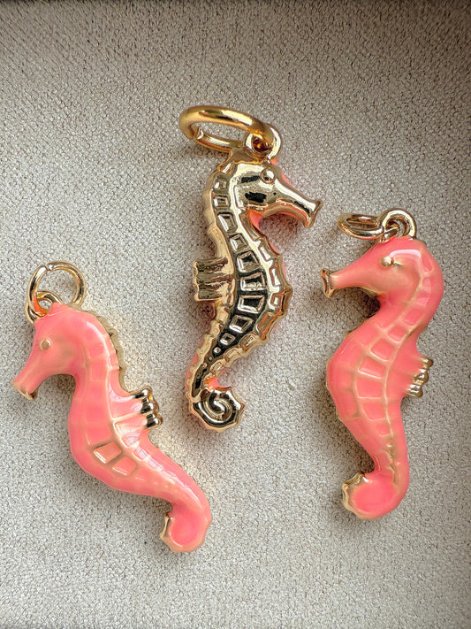 Caballito Coral Charm