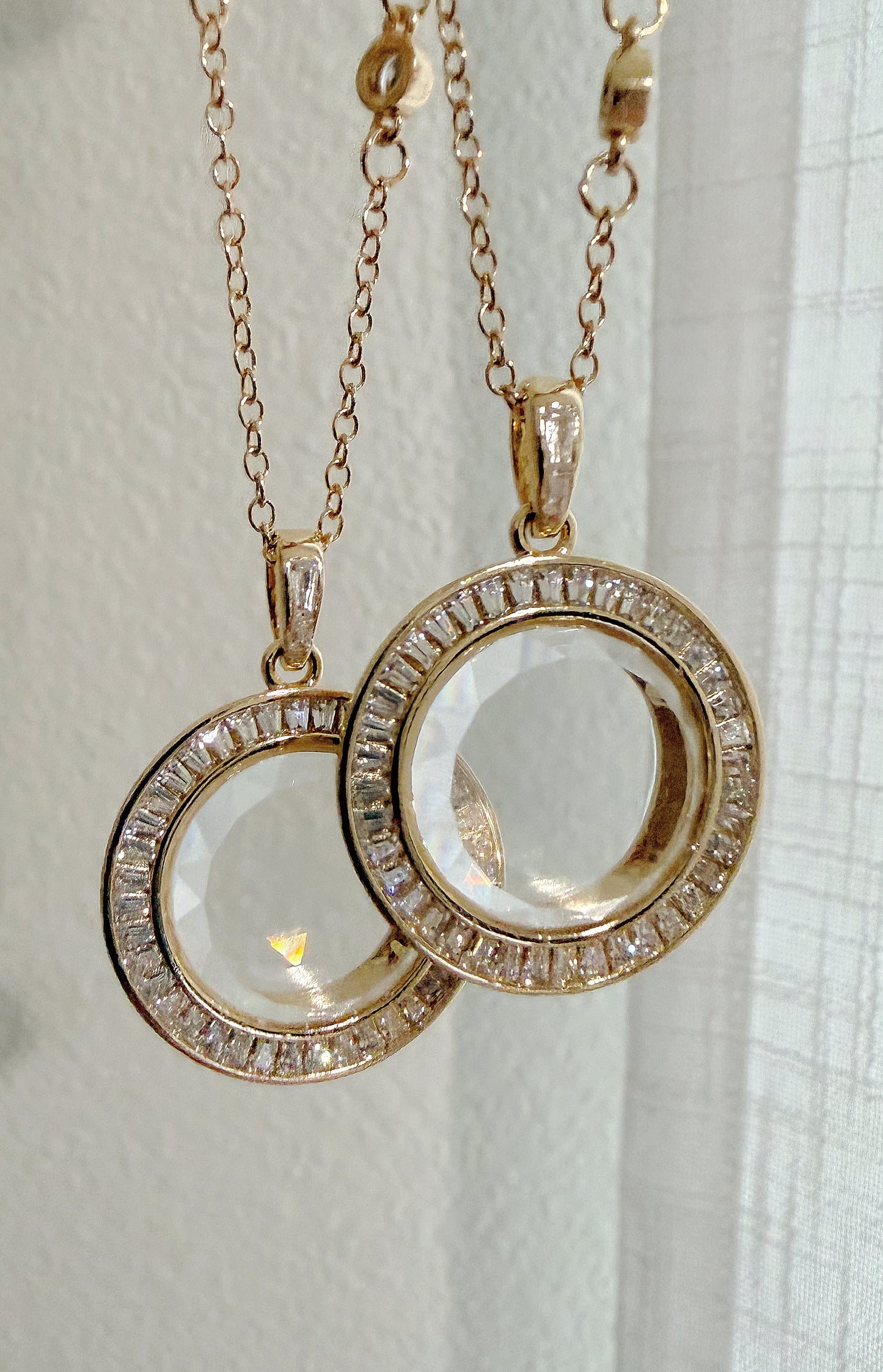 ROUND CRISTAL PENDANT NECKLACE