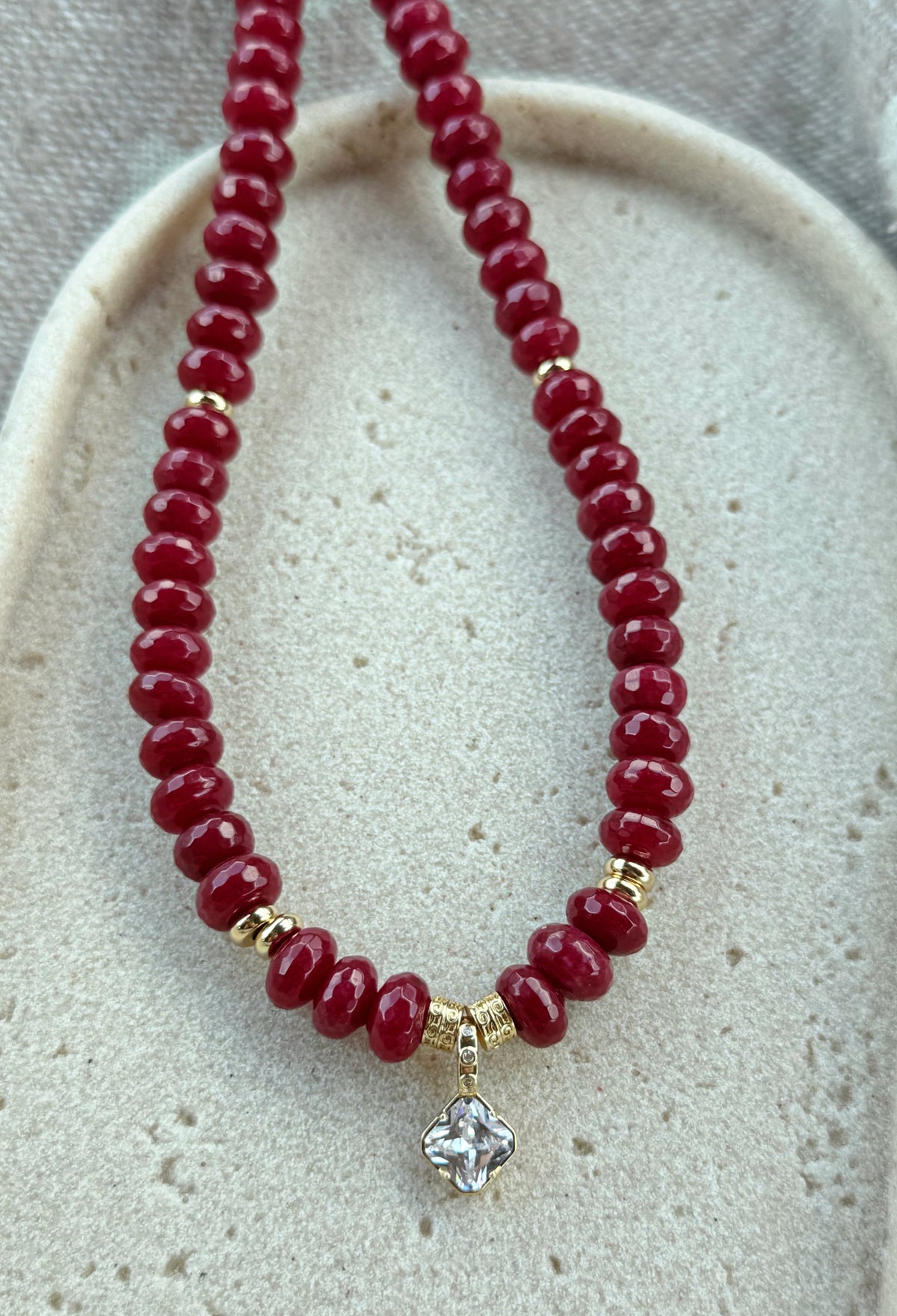 BURGUNDY SPARK NECKLACE