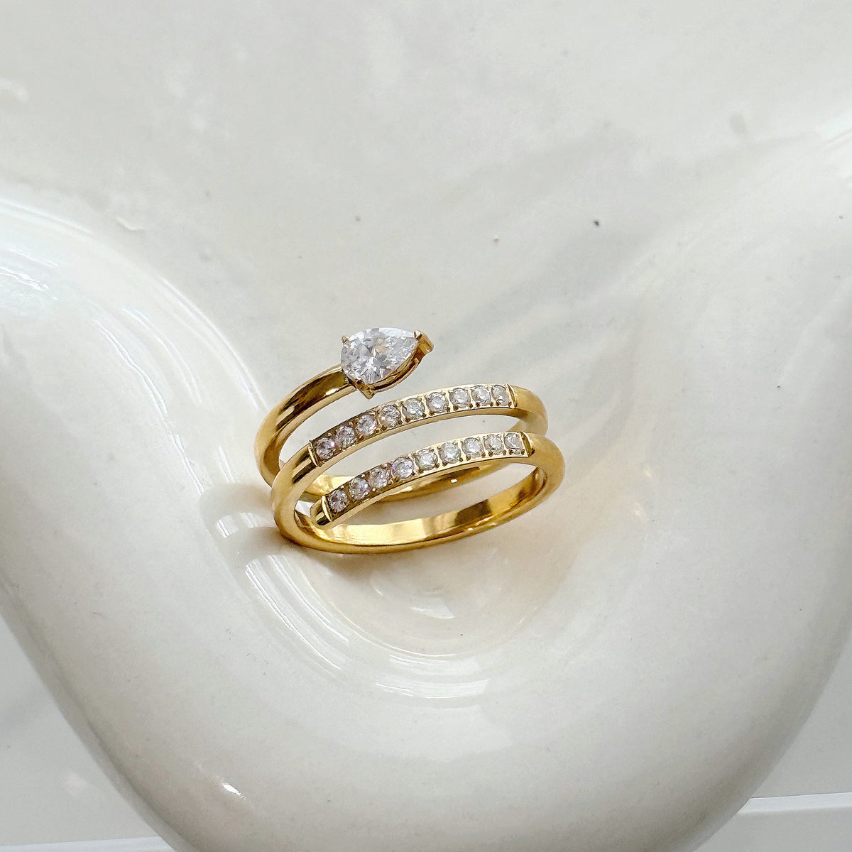 SPIRAL CLEAR RING