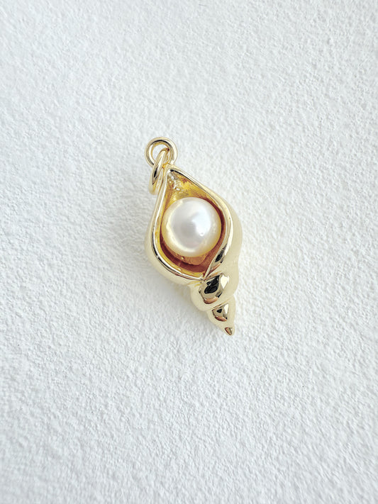 Perla Caracol Charm