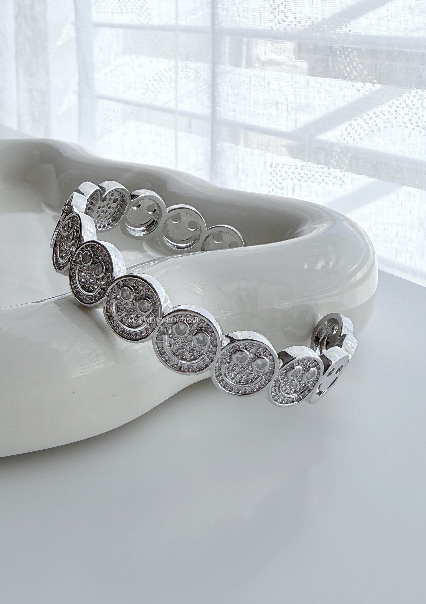 HAPPY FACE SILVER BANGLE