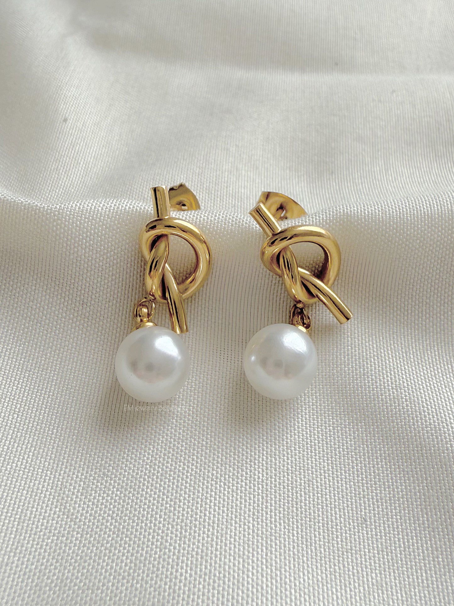 Knot Pearl Earrings