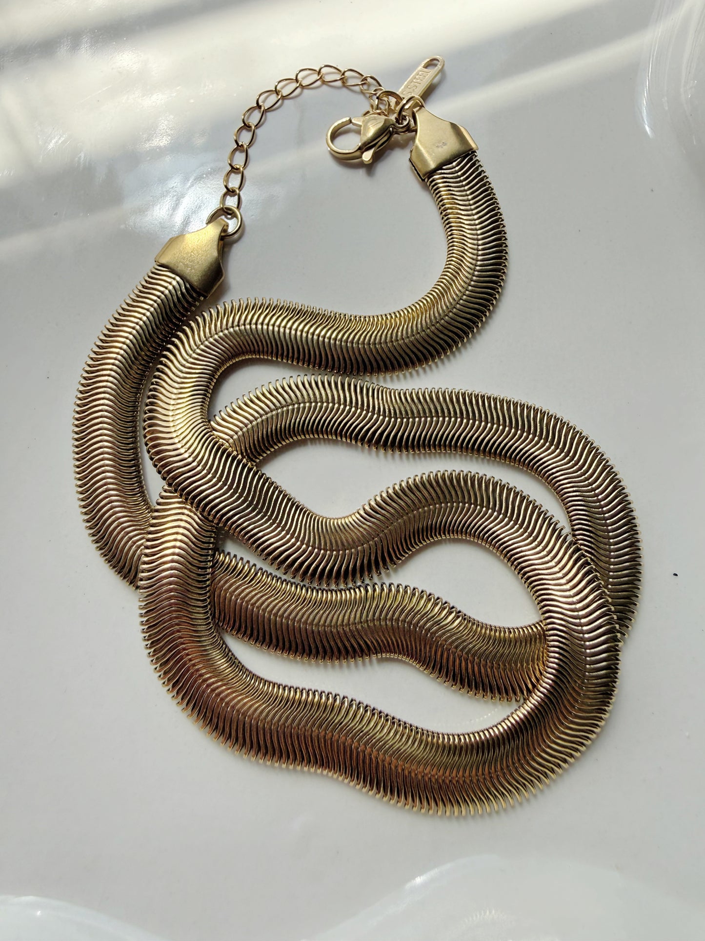 SNAKE NECKLACE
