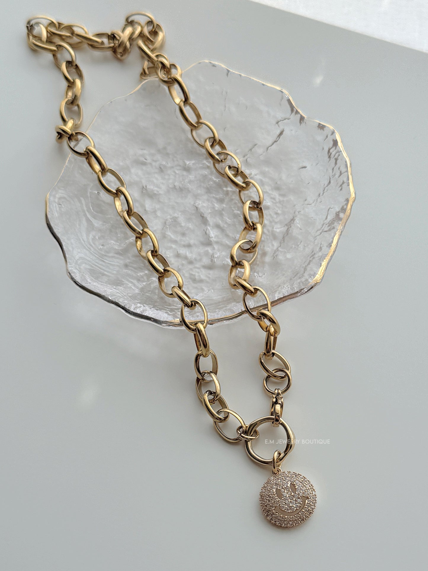 HAPPY FACE NECKLACE