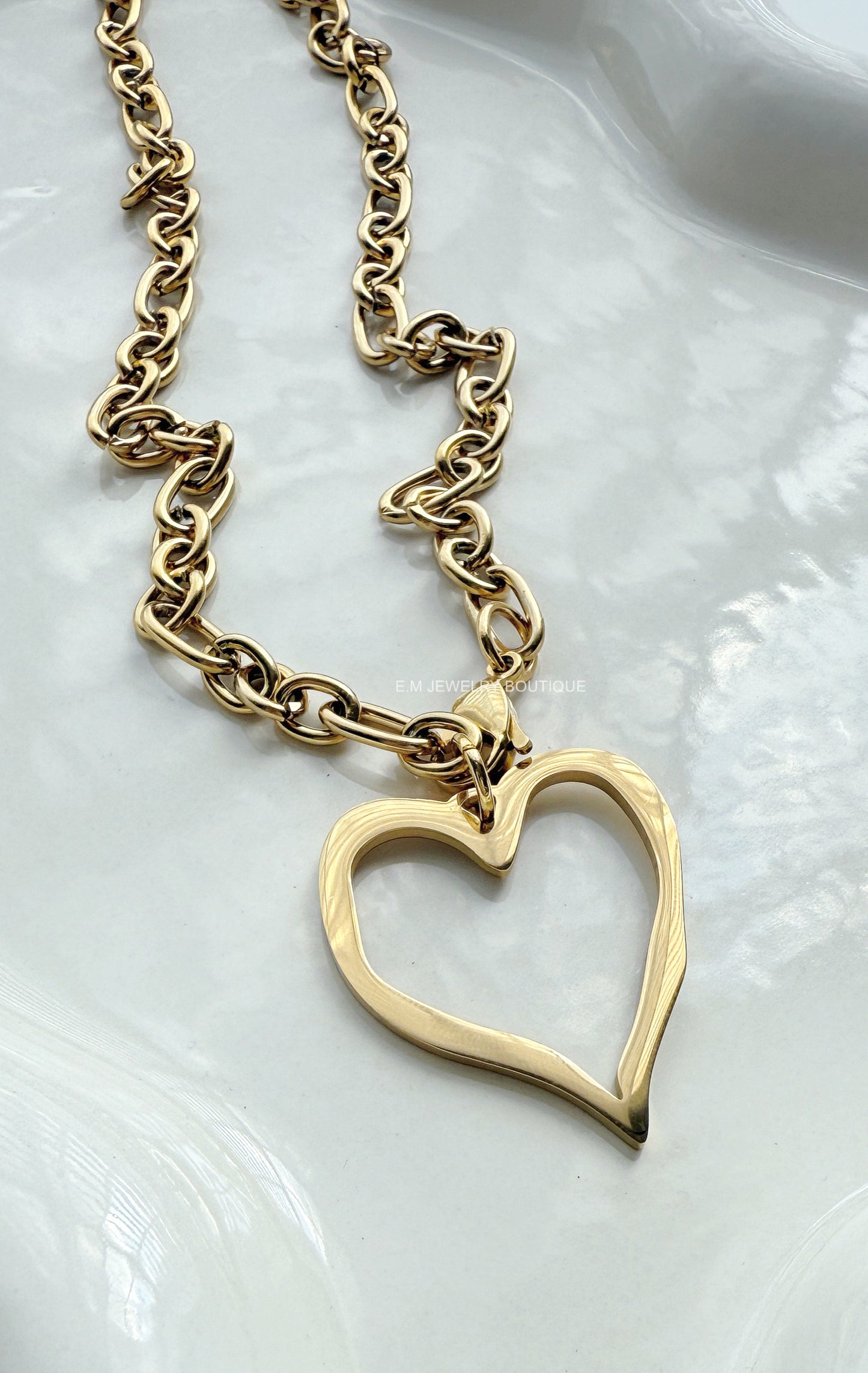 GOLD HEART NECKLACE