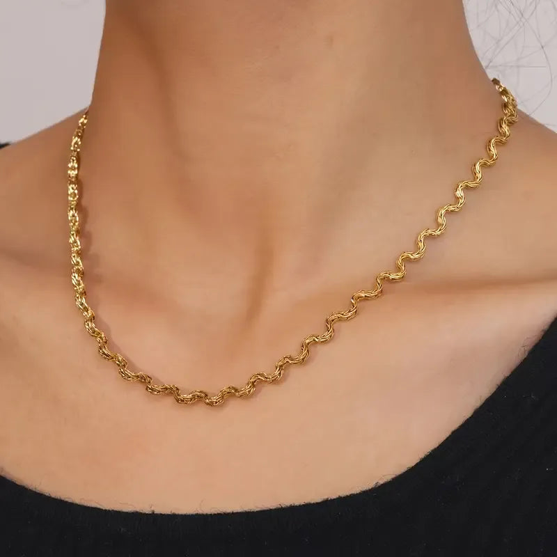 WAVY NECKLACE