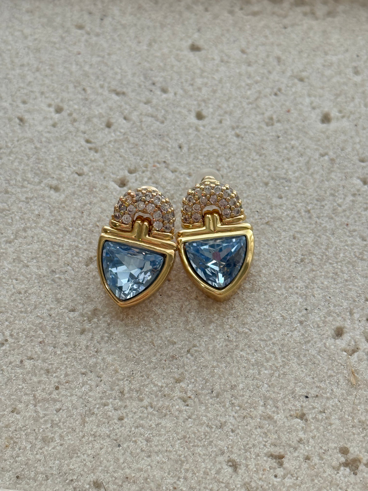 AFRODITA STUDS