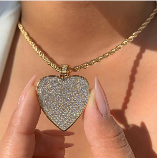 DIAMOND HEART NECKLACE