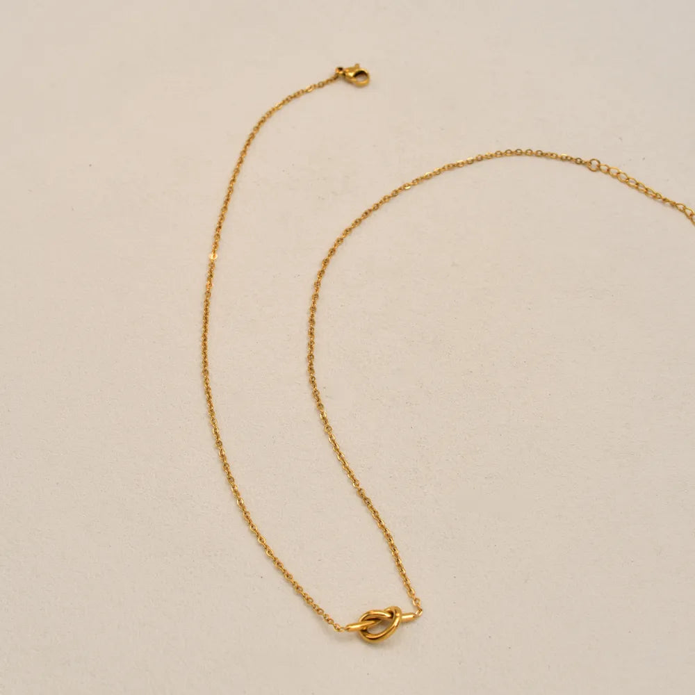 KNOT NECKLACE
