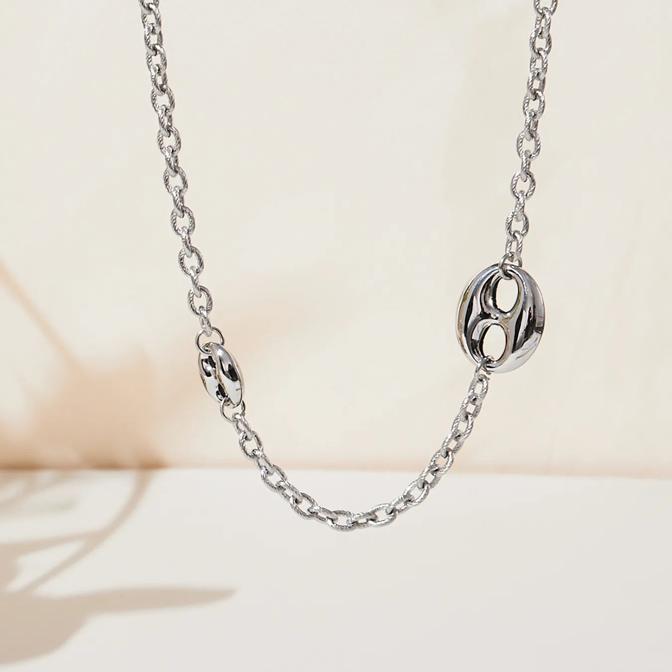 G SHORT NECKLACE