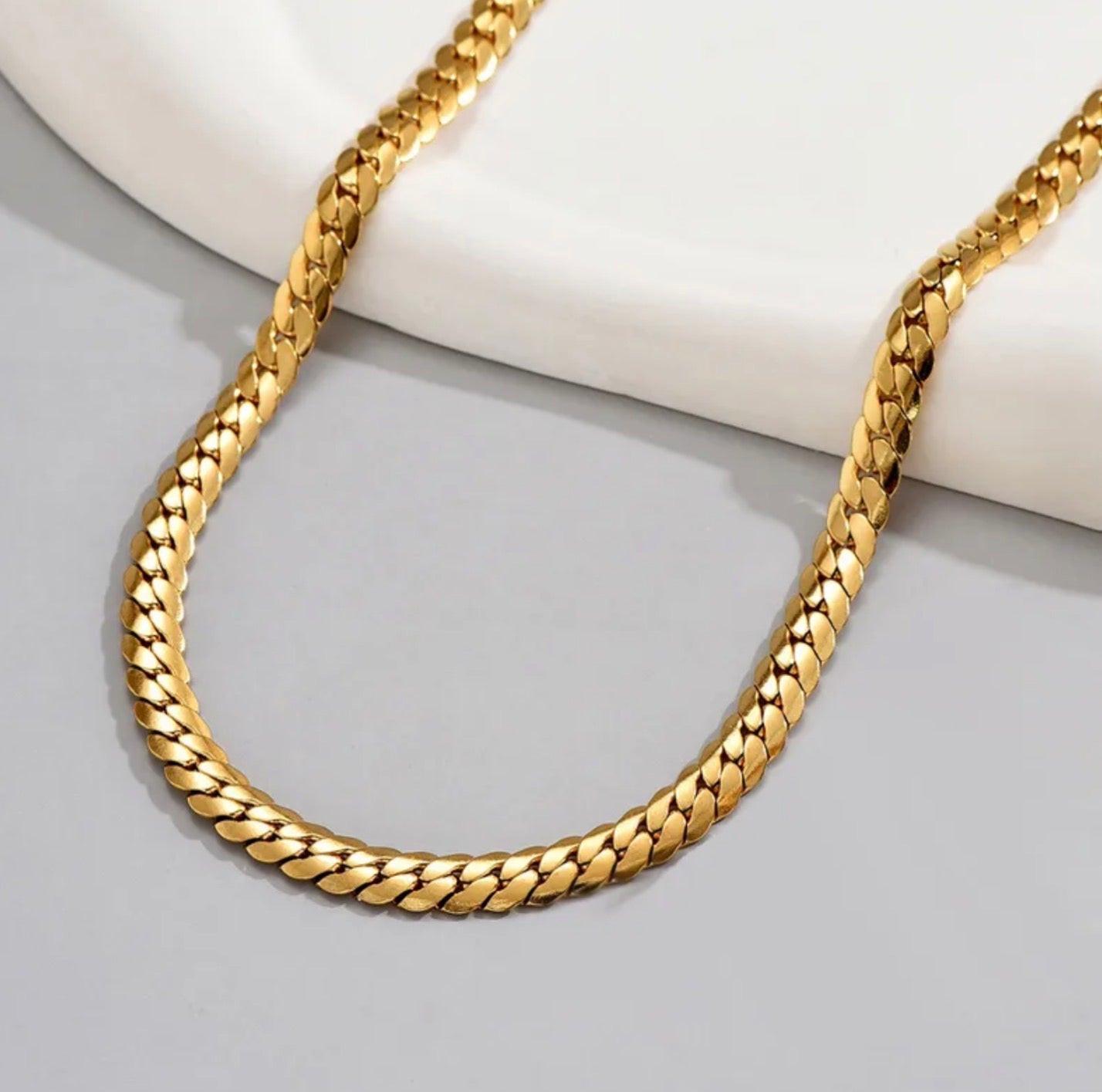GOLDEN LONG NECKLACE