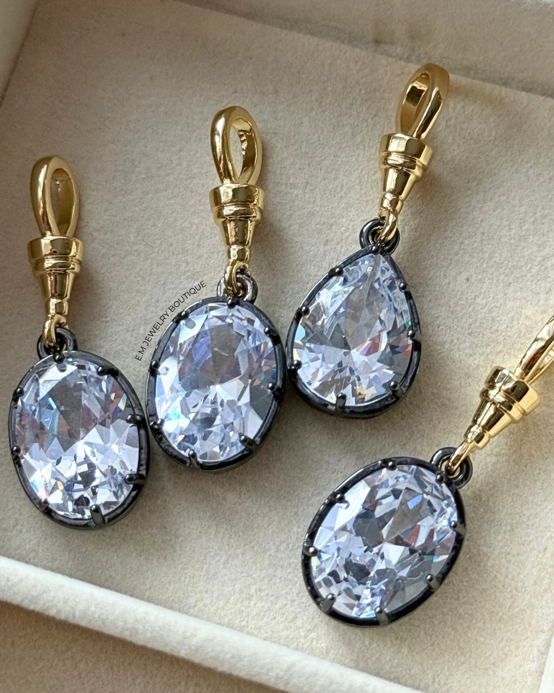 SHINY BLACK PENDANT